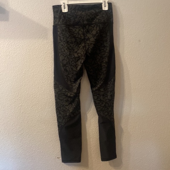 Under Armour compression leggings size small - Picture 4 of 5